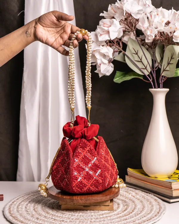 Scarlet_Royale_Sequin_Potli